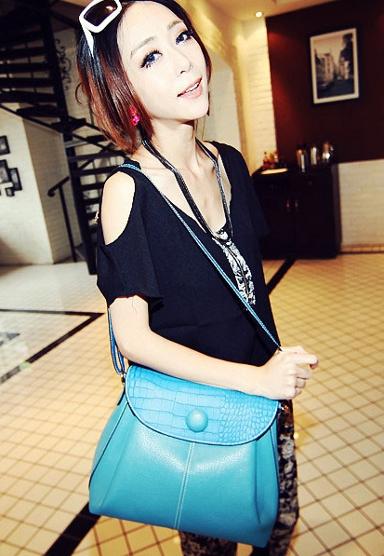 หมดค่ะ กระเป๋าสะพาย Maomao รุ่น m36-026 สีฟ้า อินเทรนด์ ฝากระเป๋าโค้งมนสวย หนังลายจระเข้ทำให้ดูด